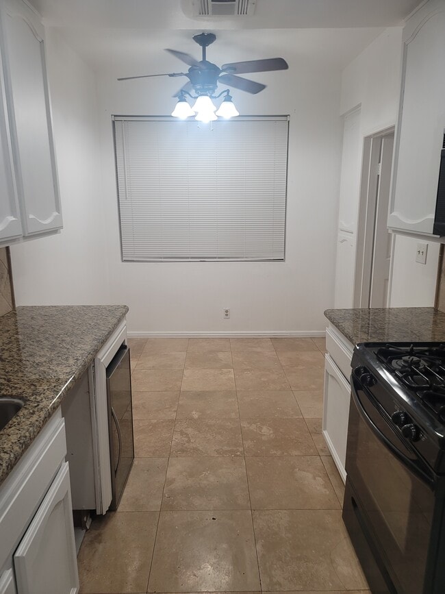 330 Cordova St, Unit 166 in Pasadena, CA - Foto de edificio - Building Photo