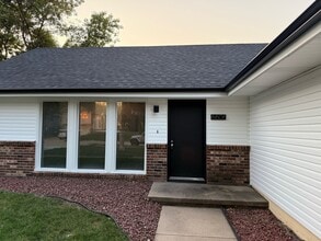 6606 S 108th Terrace in Omaha, NE - Building Photo - Building Photo
