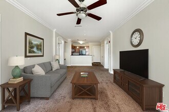 24585 Town Center Dr in Santa Clarita, CA - Building Photo - Building Photo