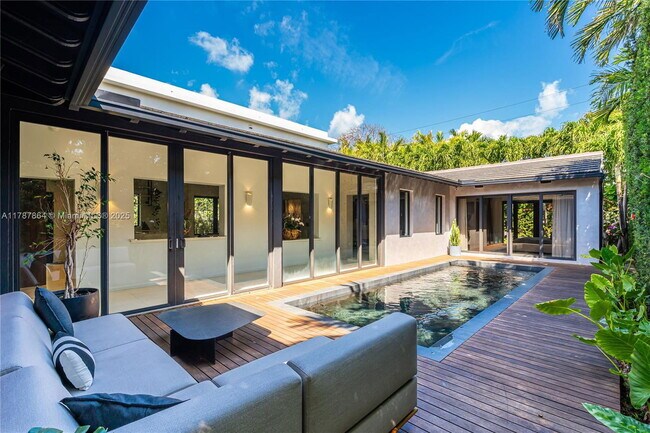property at 725 W 49th St