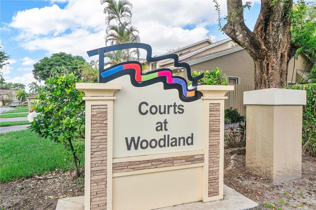 5850 NW 57th Ave in Tamarac, FL - Building Photo