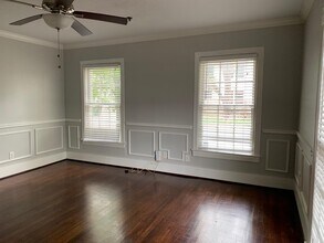 2423 Woodhead St in Houston, TX - Foto de edificio - Building Photo