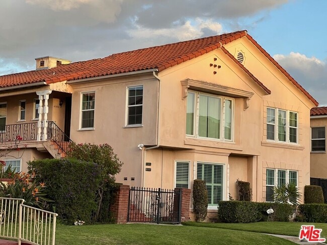4120 S Victoria Ave in Los Angeles, CA - Building Photo - Building Photo