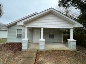 5200 Arrowhead Rd in Pensacola, FL - Building Photo