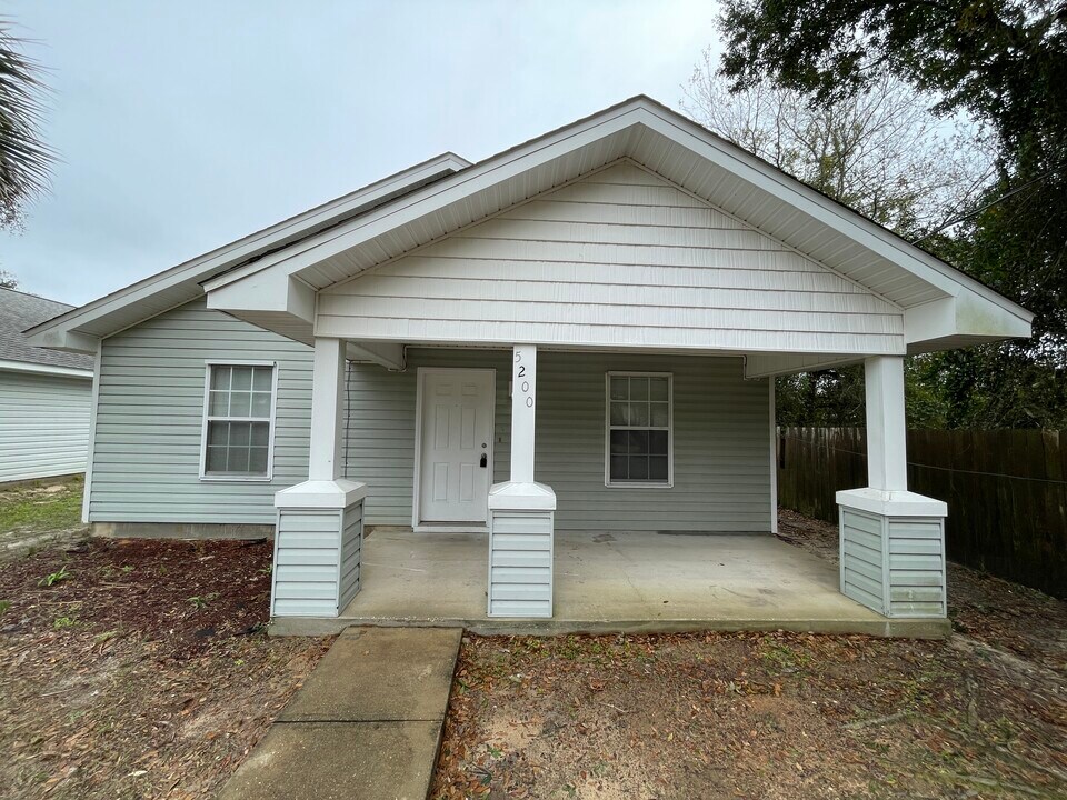 5200 Arrowhead Rd in Pensacola, FL - Building Photo