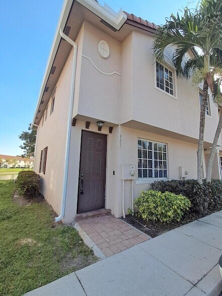 4207 Napoli Lake Dr in West Palm Beach, FL - Building Photo