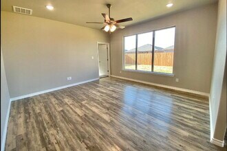 7015 11th St in Lubbock, TX - Building Photo - Building Photo