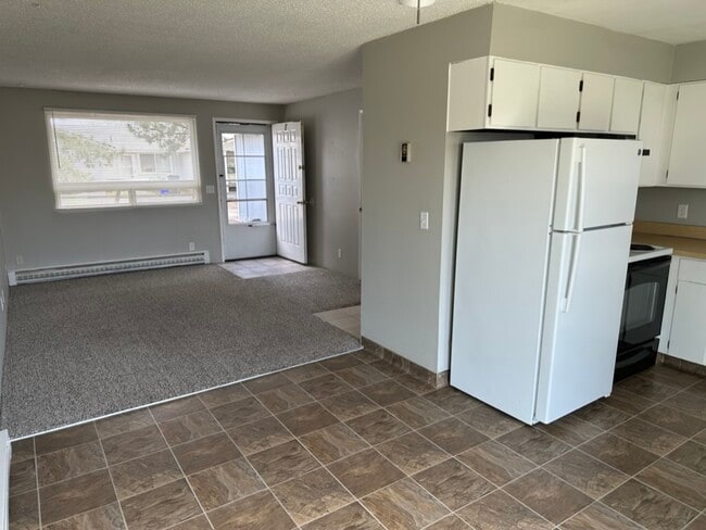 226 W 21st Ave, Unit #E in Kennewick, WA - Foto de edificio - Building Photo