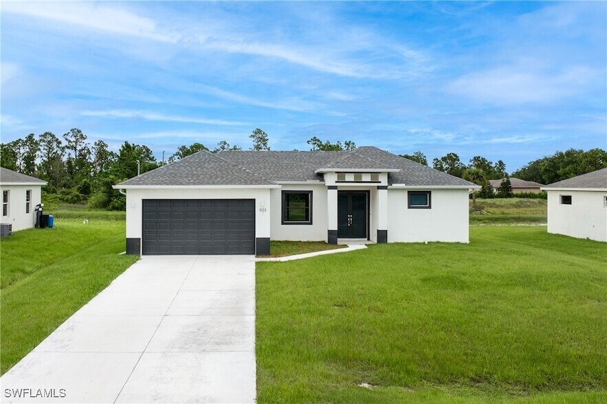 933 Gleason St in Lehigh Acres, FL - Foto de edificio