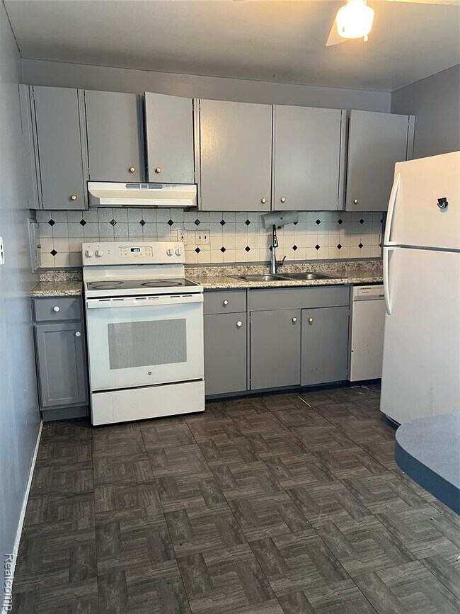 22116 Dante St in Oak Park, MI - Building Photo - Building Photo