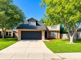 8008 Wayword Trail in San Antonio, TX - Building Photo