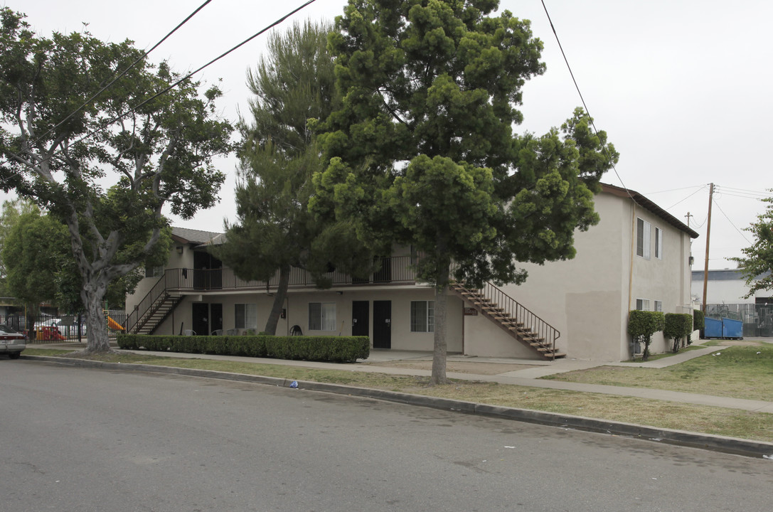 626 N Pauline St in Anaheim, CA - Foto de edificio