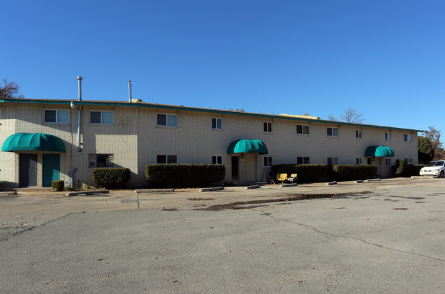 Fallbrook Apartments in Tulsa, OK - Foto de edificio - Building Photo