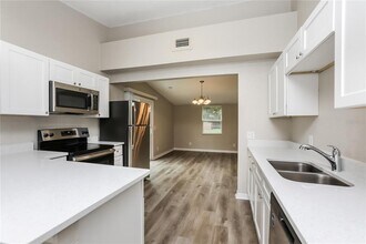 2428 S Maple Ave in Sanford, FL - Building Photo - Building Photo