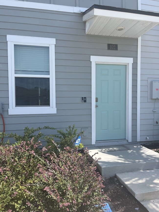 property at 102 Vidalia Rdg Rd