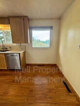 2492 E Pickering Rd in Shelton, WA - Building Photo - Building Photo