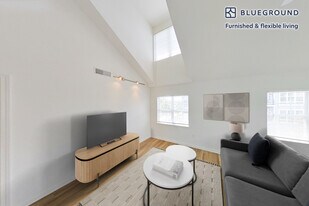 152 Shipyard Dr in Hingham, MA - Building Photo