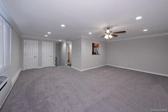 20 Trafalgar Dr in Brookhaven, NY - Building Photo - Building Photo