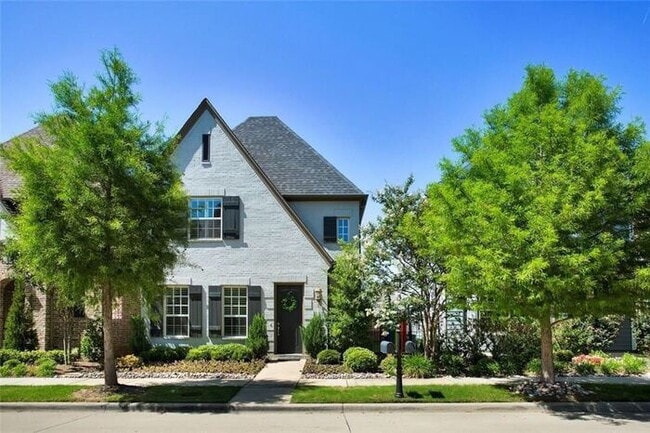 property at 2221 Longwood Dr