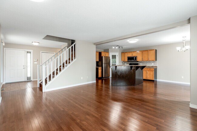 13509-1141A 141a Ave NW in Edmonton, AB - Building Photo - Building Photo