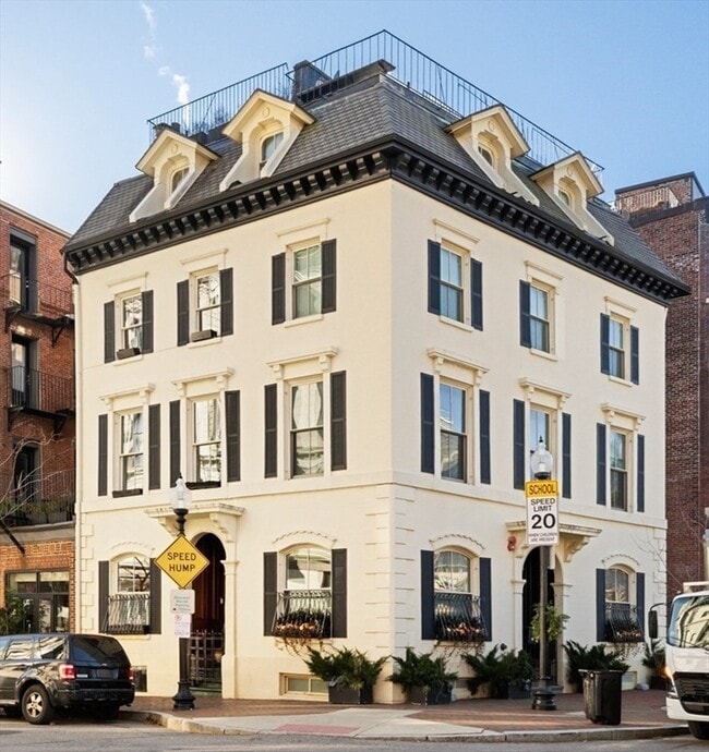 property at 54 Union Pk