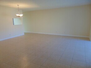 3186 Via Poinciana in Greenacres, FL - Building Photo - Building Photo