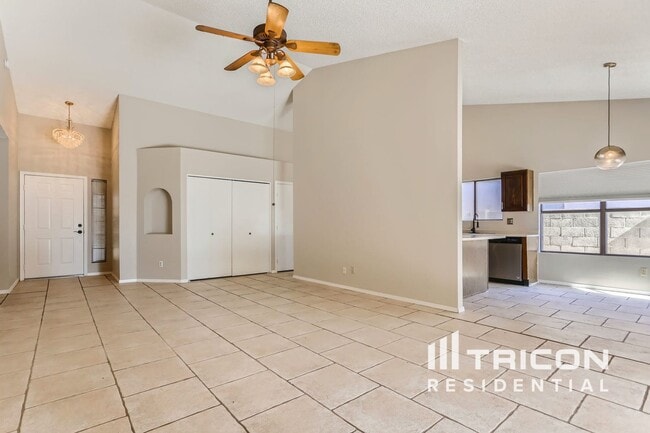 2718 N 87th Ave in Phoenix, AZ - Building Photo - Building Photo