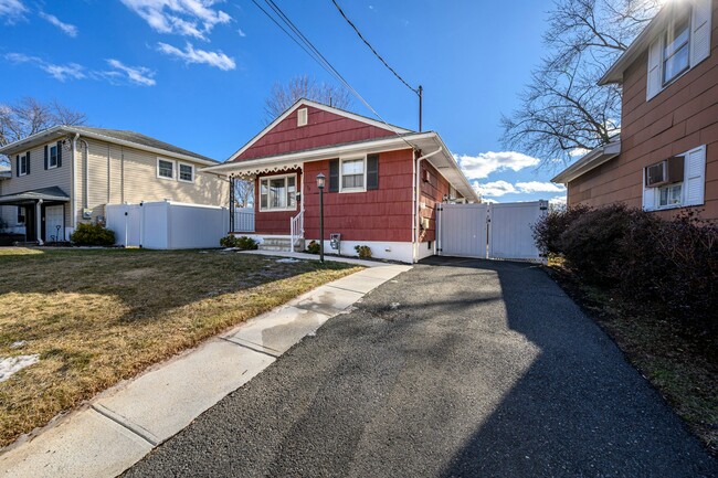 130 Lincoln Ave in Somerville, NJ - Building Photo - Building Photo