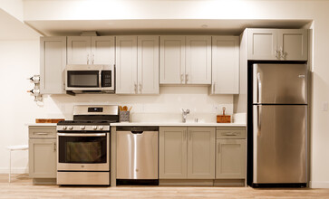 Berendo Villas in Los Angeles, CA - Building Photo - Building Photo