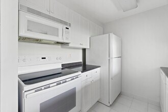 1 2nd St in Jersey City, NJ - Building Photo - Building Photo
