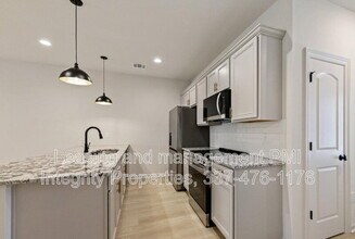 606 Guillot Rd in Youngsville, LA - Building Photo - Building Photo