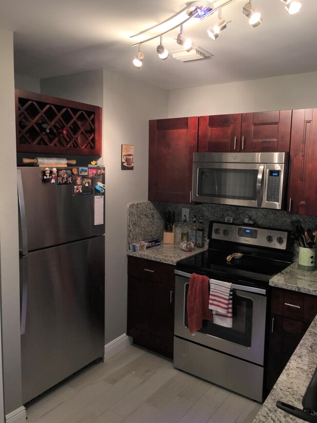 3429 NW 44th St in Lauderdale Lakes, FL - Building Photo - Building Photo