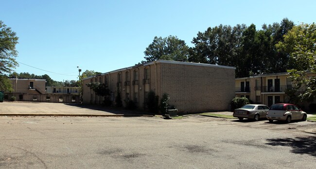 Casa Grande Apartments in Jackson, MS - Building Photo - Building Photo