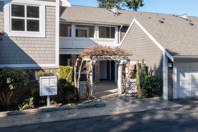 Villas At Carillon in Kirkland, WA - Building Photo - Building Photo