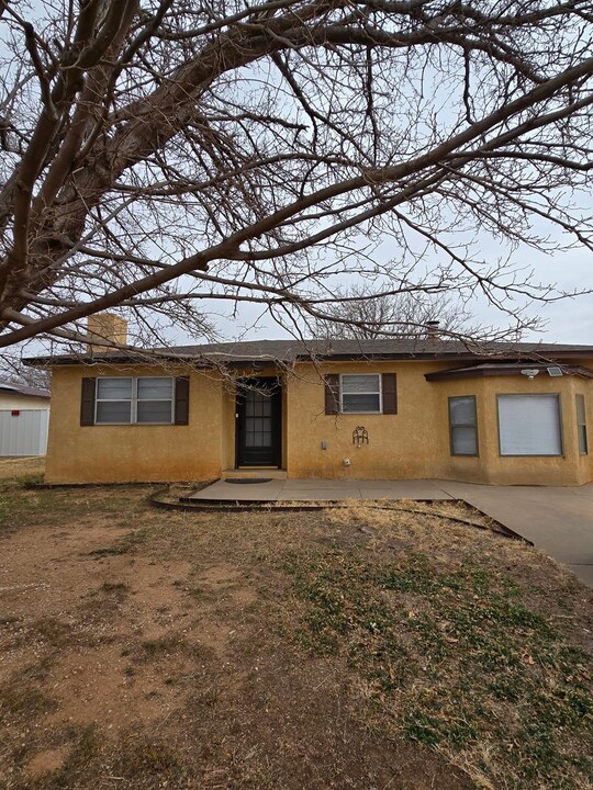 1621 N Lea St in Clovis, NM - Building Photo