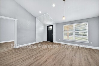 1803 W Hull St in Denison, TX - Building Photo - Building Photo