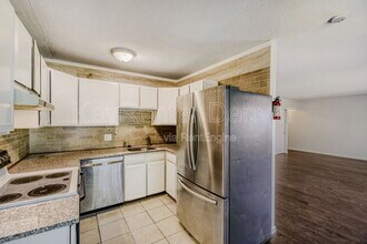 2120 S Vaughn Way in Aurora, CO - Building Photo - Building Photo