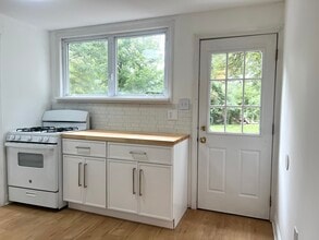 1491 Elm St, Unit 4 in Stratford, CT - Building Photo - Building Photo