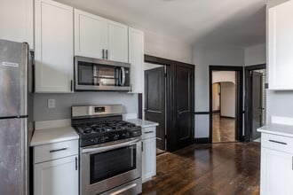 3823 N Drake Ave, Unit 2 in Chicago, IL - Foto de edificio - Building Photo