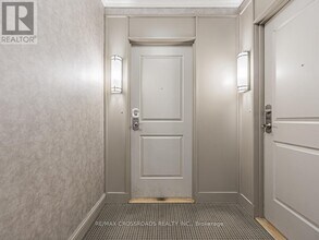 135-135 Wynford Dr in Toronto, ON - Building Photo - Building Photo