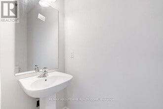 1394 Almonte Dr in Burlington, ON - Building Photo - Building Photo