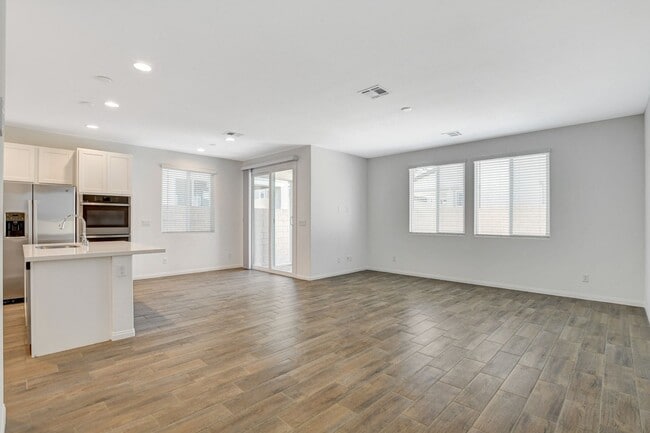 958 Ferodale Ave in North Las Vegas, NV - Building Photo - Building Photo