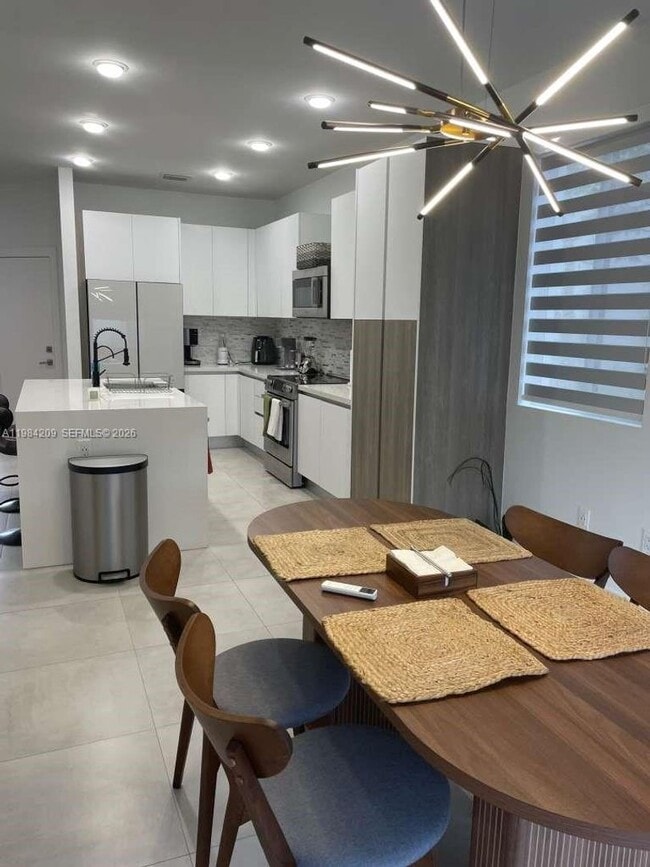 7240 NW 103rd Path in Doral, FL - Building Photo - Building Photo