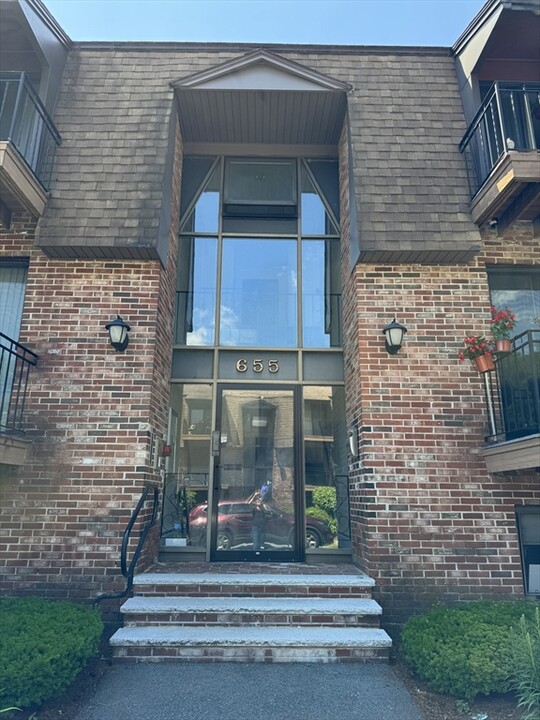 655 W Lowell Ave in Haverhill, MA - Building Photo