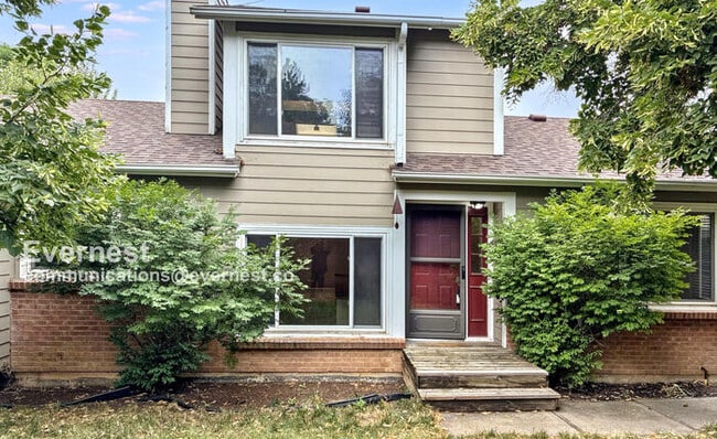 property at 913 Canosa Ct