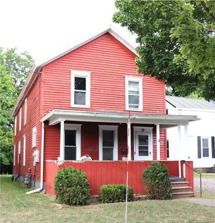 19 Terrace St in Fredonia, NY - Foto de edificio