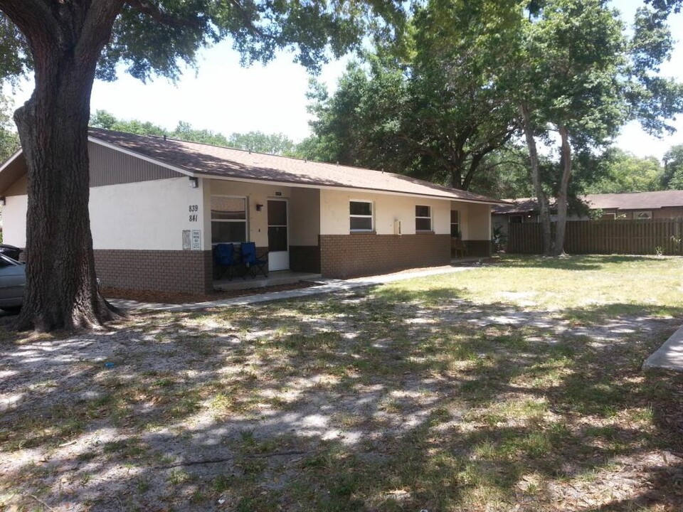 841 Lyndhurst St in Dunedin, FL - Building Photo