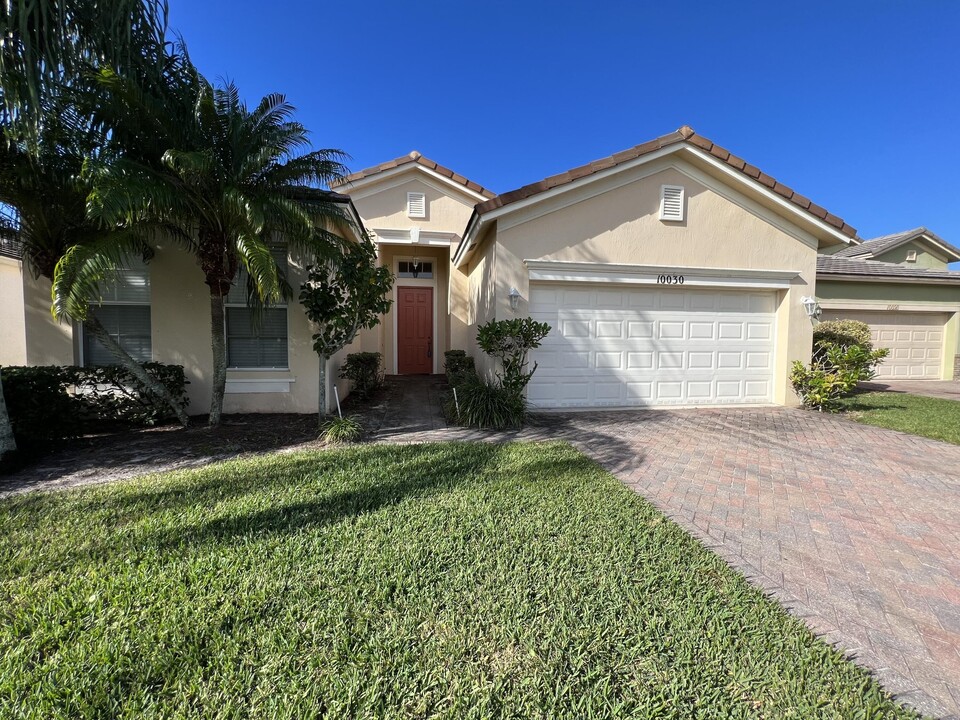 10030 SW Cardigan Ct in Port St. Lucie, FL - Building Photo