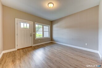 37 Hunters Ln in Southington, CT - Building Photo - Building Photo