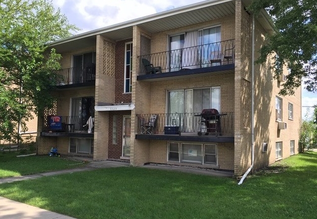 5929 W 79th St in Burbank, IL - Foto de edificio